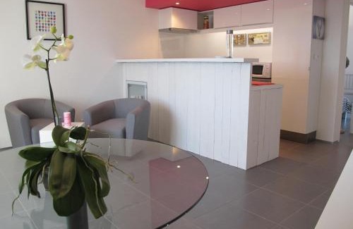 Suze-la-Rousse House | L'Esperluette