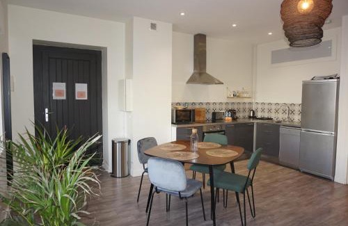 Bourg-l'Eveque Apartment | L'Eucalyptus, charmant T2 au cœur du centre ville