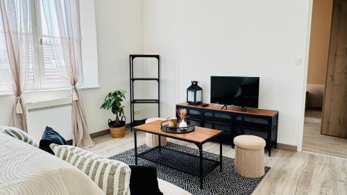Sainte-Savine Apartment | L'Instant Bohème - Parking - Proche gare & Wifi