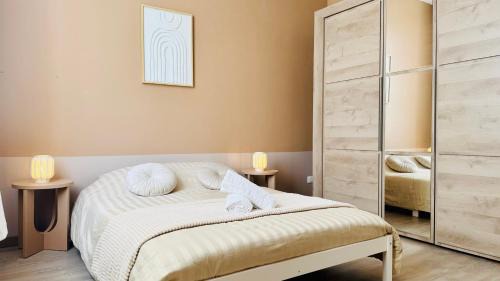 Sainte-Savine Apartment | L'Instant Bohème - Parking - Proche gare & Wifi