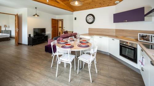 Faucon-de-Barcelonnette Apartment | L'Intermède & En toute amitié - Les Gites de l'Argile