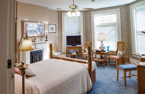 Henderson Bed & Breakfast | L&N Bed and Breakfast