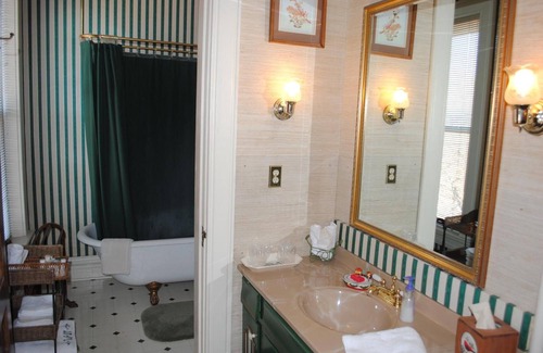 Henderson Bed & Breakfast | L&N Bed and Breakfast