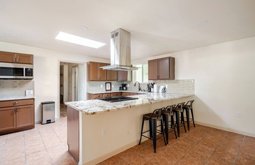Sierra Vista House | l NEW l 5BR/3BTH Large & Modern Home sitting in 1 acre lot l Centrally Located
