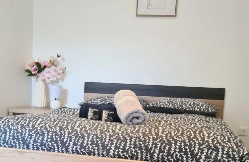 Loyettes Apartment | L'Oasis Fleurie