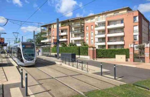 Fontaine-Bayonne-Cartoucherie Apartment | L Oasis studio proche hôpital et aéroport Piscine Parking &Netflix