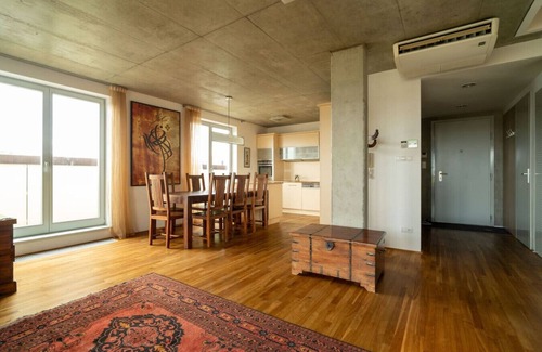 Prague 9 Apartment | L´Ocelot Premium Apartment - AC, 2 floors