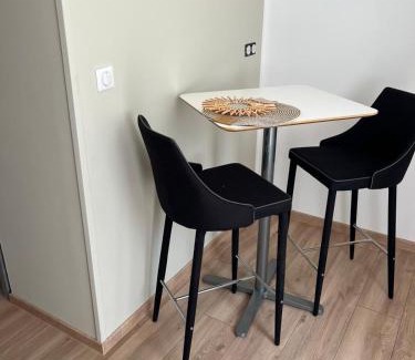 Saint-Paul-Trois-Chateaux Apartment | L'olivière