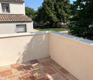 Saint-Paul-Trois-Chateaux Apartment | L'olivière