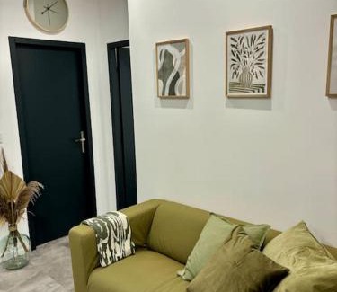 Grand Trou - Saint Jean De Dieu Apartment | L'Olivier - Calme, Chaleureux, proche transports