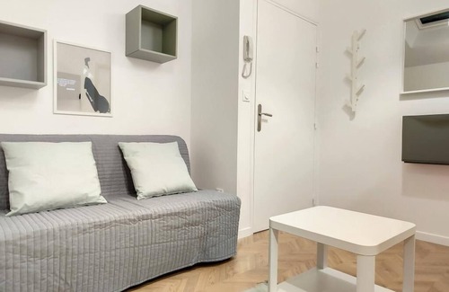 Saint-Quentin Apartment | L'orchidée