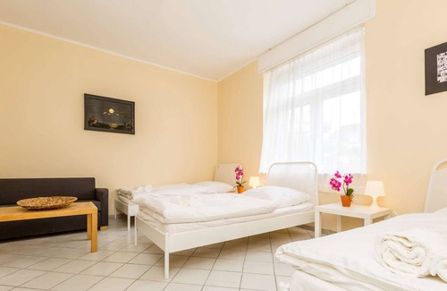 Leverkusen Apartment | L05 friendly holiday apartment with washing machine and free W-LAN in Leverkusen Manfort