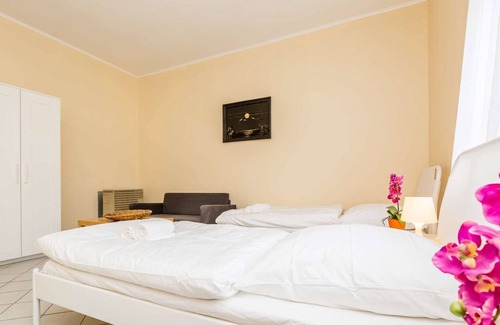 Leverkusen Apartment | L05 friendly holiday apartment with washing machine and free W-LAN in Leverkusen Manfort
