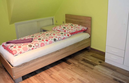 Leverkusen Apartment | L07 cozy 3 room apartment with TV and W-LAN in Leverkusen Schlebusch