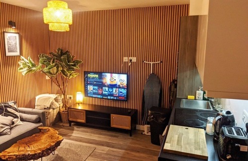 RopeWalks Apartment | L1 Luxe Apartment: Chic & Stylish