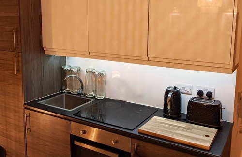 RopeWalks Apartment | L1 Luxe Apartment: Chic & Stylish