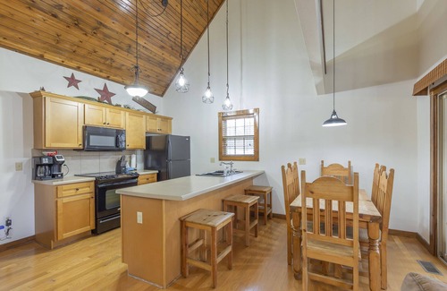 Reeds Spring Cabin | L119A, 1-Br Loft Lakefront Cabin; September Deal: 15% Off 3+ Nts SEE DESC. BELOW