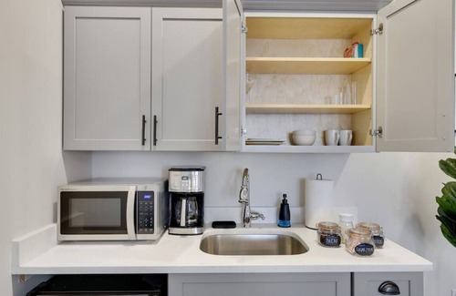 East Stroudsburg Apartment | L201 · The Lack - Bay Queen Suite - A01