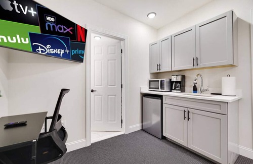 East Stroudsburg Apartment | L205 · The Lack - Queen Suite - A05