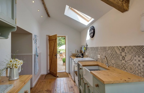 Cromac Cottage | La Amelia Beautiful cottage (2) with 10 x 5 swimming pool