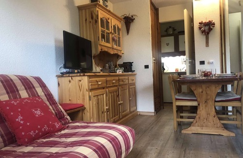 Les Avanchers-Valmorel Apartment | La Bûche 4 - Cosy, divisible studio, 2-star rating