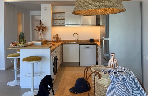 Cadaques Apartment | La Barraca del Ros Apartment with Sea View