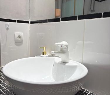 Savignac-les-Ormeaux House | La Brillance