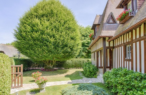 Tourgeville Villa | La Côte Fleurie - 5 Bdr - Garden & Jacuzzi - Tourgéville Plage