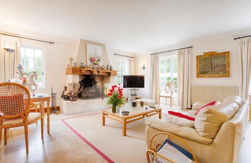 Tourgeville Villa | La Côte Fleurie - 5 Bdr - Garden & Jacuzzi - Tourgéville Plage