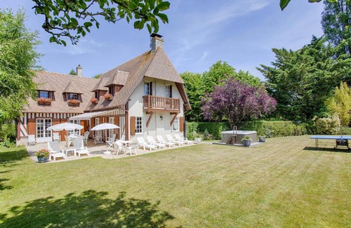 Tourgeville Villa | La Côte Fleurie - 5 Bdr - Garden & Jacuzzi - Tourgéville Plage