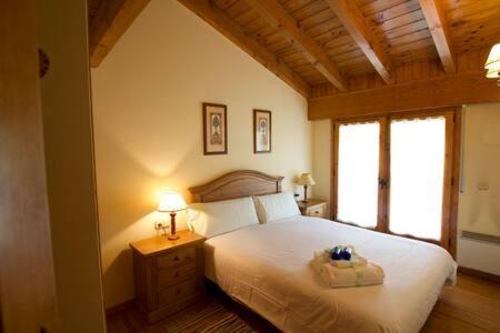 Alp Apartment | La Cabana dels Esquirols