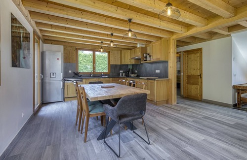 Chevaline House | 🏡 La Cabane à Camillo – Warm and Cozy Retreat