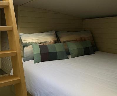 Saint-Cloud Boat Rental | La cabine