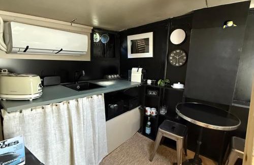 Saint-Cloud Boat Rental | La cabine