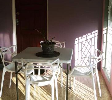 Spanish Town Apartment | La Caridad Hostal Jamaica