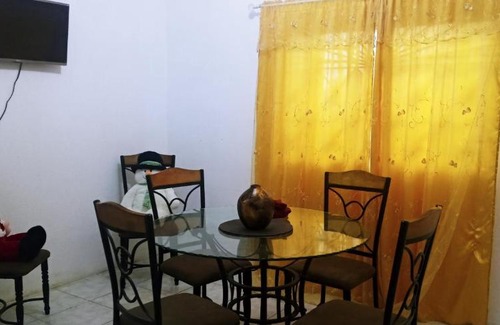 Spanish Town Apartment | La Caridad Hostal Jamaica