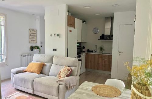 San Sebastian Apartment | La Casa de la Brujita with AC License ESS02999