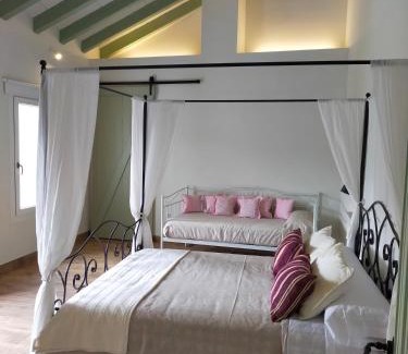 Villanueva del Rosario House | LA CASA DE LA HUERTA Stylish family cottage in Malaga countryside