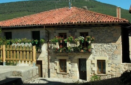 Molinos de Duero Cottage | La Casa del Tío Benito for 9 people