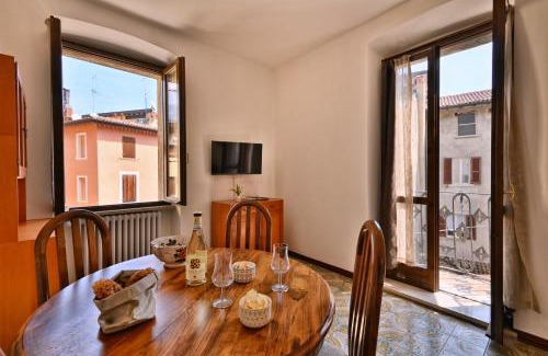 Bogliaco Apartment | La Casa del Vento - Appartamento Collina - Theater Home
