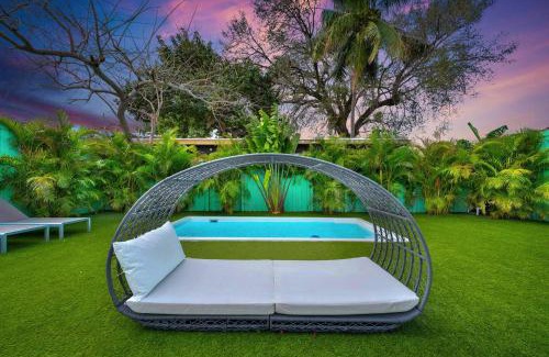 Allapattah House | La Casa Flora Private Poolhot Tubsleeps 18