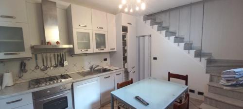 Ortonovo House | La Casa Gialla