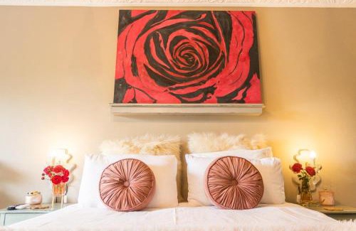 Hillcrest House | La Casa Nostra Villa Rose Garden Bella