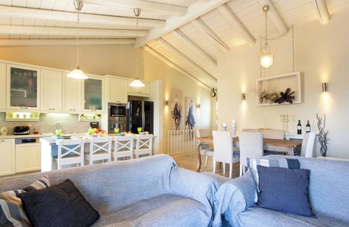 Corfu Town Apartment | La Casa Sedici by Corfu Escapes