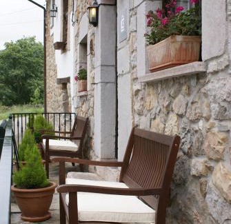 San Juan de Parres House | La Casa Verde del Sella