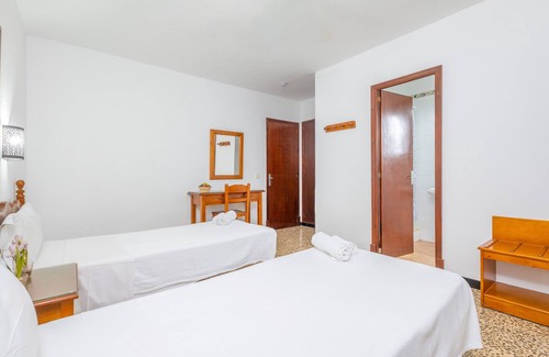 Cala d'Or Hotel | LA CEIBA HAB. CONFORT - Cozy hostel near the beach with free WiFi