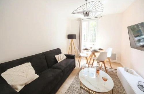 Anatole France Danton Apartment | La Chrysalide