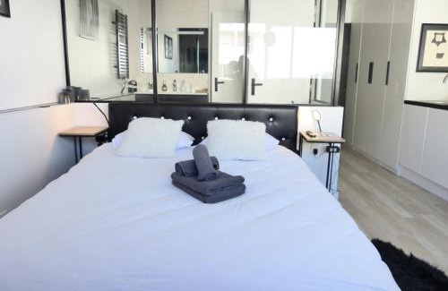 Madeleine-Champ de Mars Apartment | La Cité des Coeurs LU Parking inclus