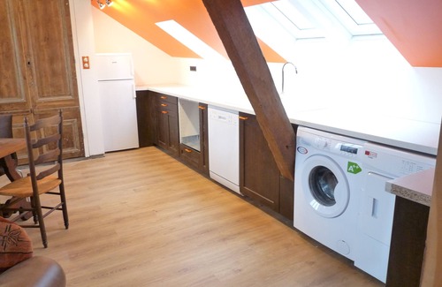 Amboise Apartment | La Citadine : Historic Amboise, Heart of Old Town, Royal Views of Chateau, A/C