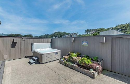 Sea Ranch House | La Costiera | Ocean & Bluff Views w/Hot Tub